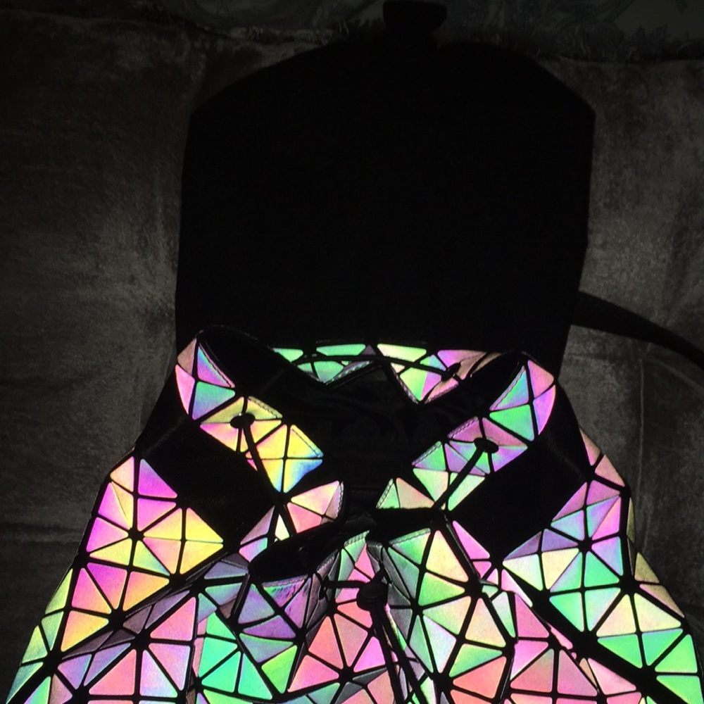 Geometric reflective backpack - Picture 5 of 6